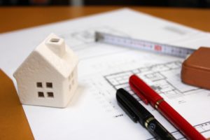 リフォームや塗装の際には客観的に見るために見積もりサービスを