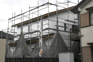 屋根の葺き替え時期の目安とリフォーム費用や相場を解説！