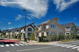 屋根塗装で塗料の種類は？種類や耐用年数、費用・相場を徹底解説！